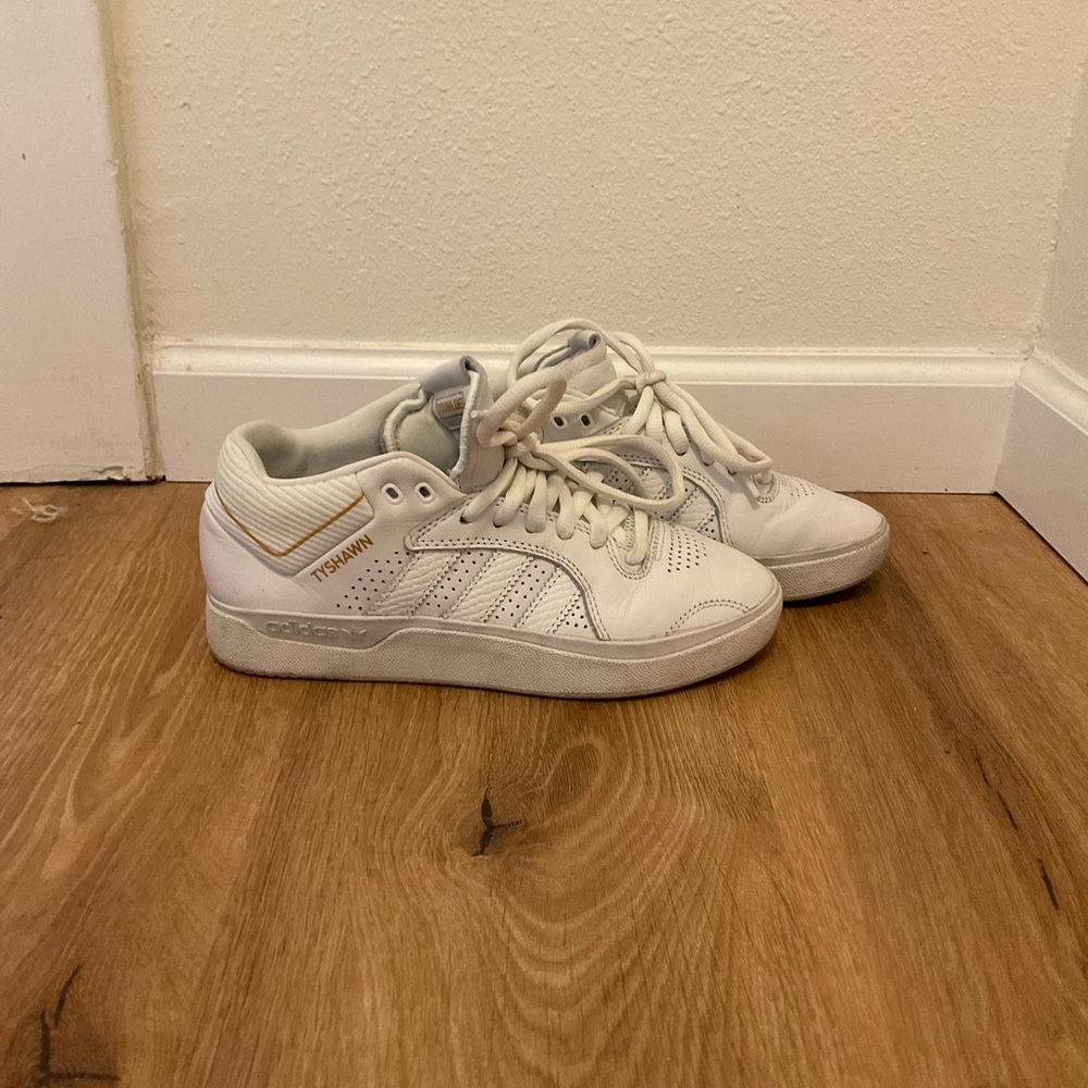 adidas Tyshawn Sneakers